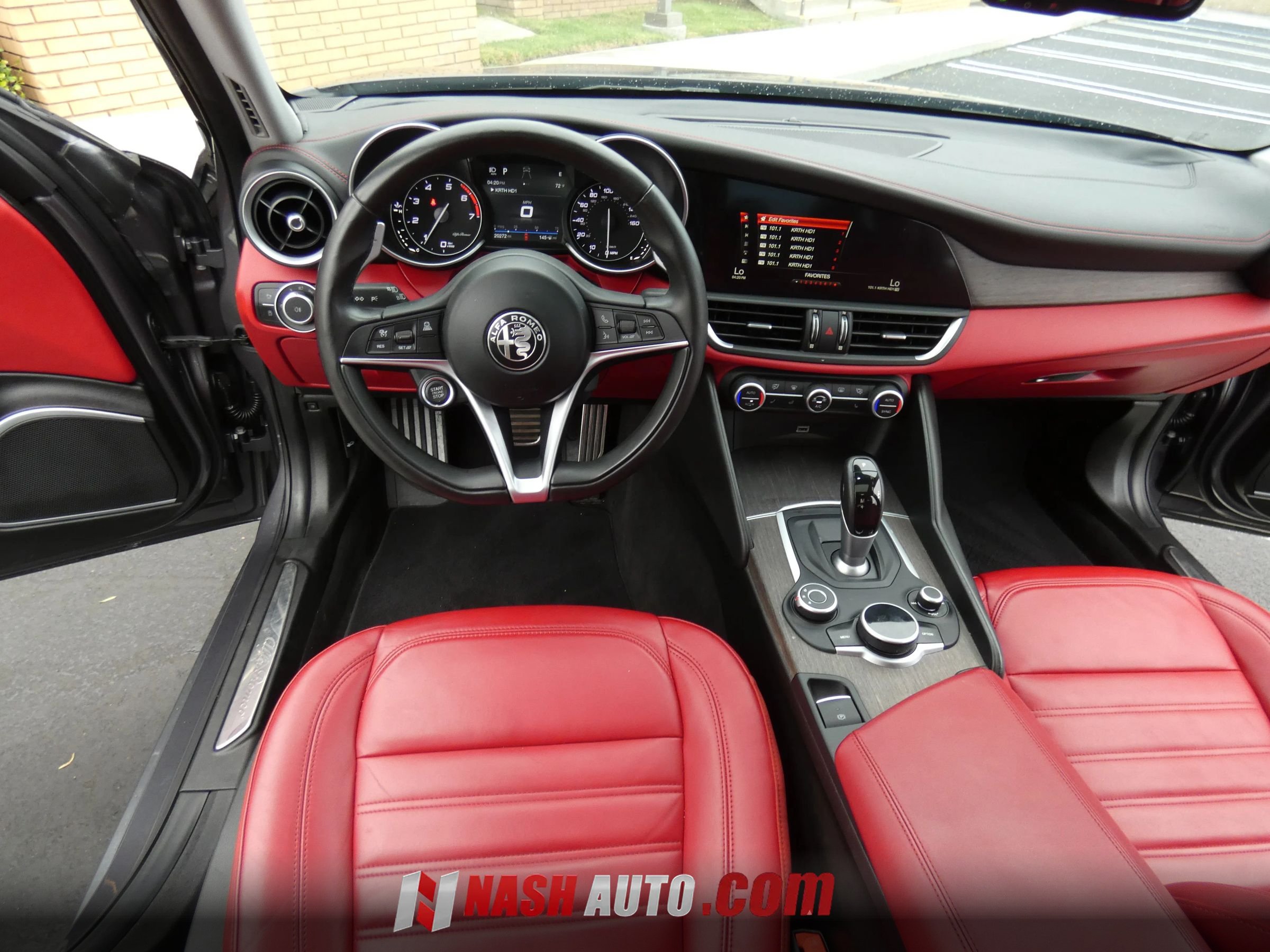 Used 2018 Alfa Romeo Giulia Ti w/ Quick Order Package 22X Lusso AWD/4WD image 24