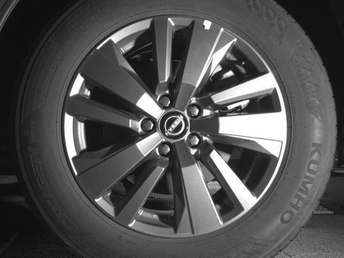 Used 2025 Nissan Pathfinder SV AWD/4WD image 14
