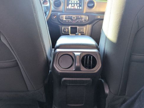 Used 2022 Jeep Wrangler Sport image 28