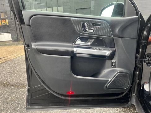 Used 2025 Mercedes-Benz GLB 250 4MATIC image 20