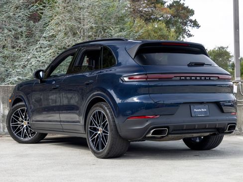 Certified 2024 Porsche Cayenne AWD/4WD image 3