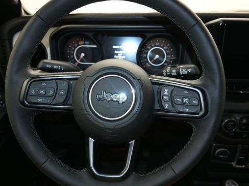 Used 2025 Jeep Wrangler Unlimited Sport AWD/4WD image 13
