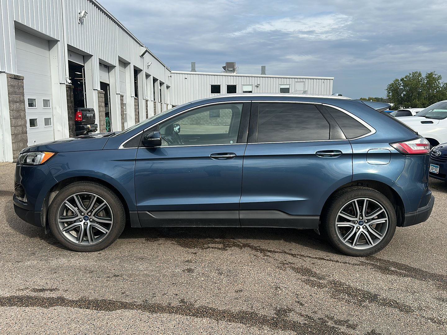 Used 2019 Ford Edge Titanium w/ Cold Weather Package AWD/4WD image 2