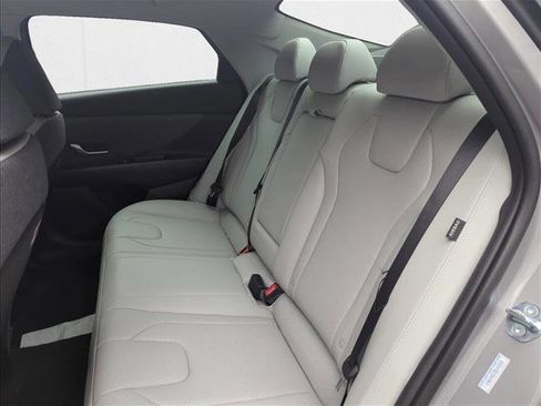 New 2025 Hyundai Elantra Limited image 16