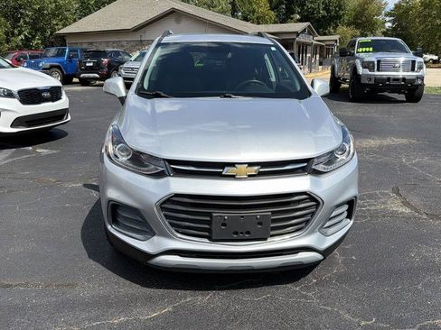 Used 2021 Chevrolet Trax LT w/ Driver Confidence Package FWD image 2