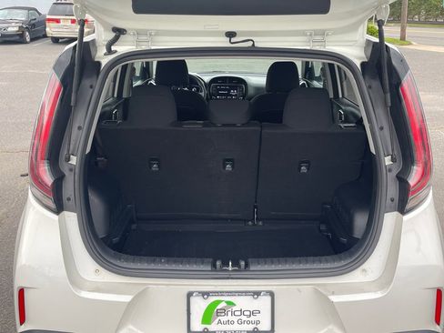 Used 2023 Kia Soul LX w/ Option Group 015 FWD image 17