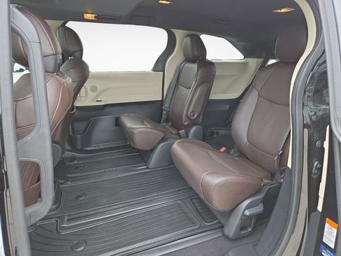 Used 2023 Toyota Sienna Platinum AWD/4WD image 15