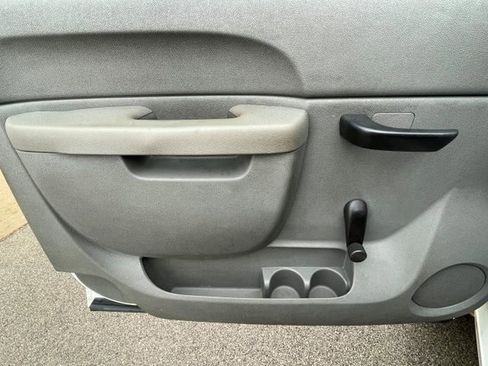 Used 2013 Chevrolet Silverado 2500 W/T w/ Snow Plow Prep Package image 9