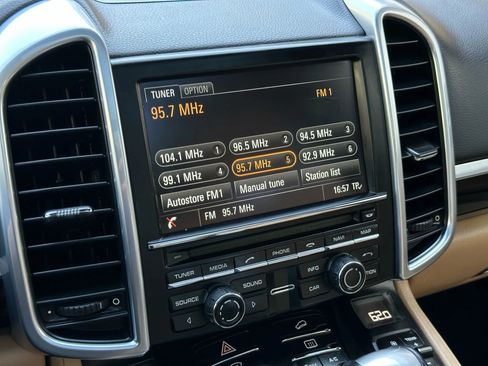 Used 2014 Porsche Cayenne Platinum Edition image 34