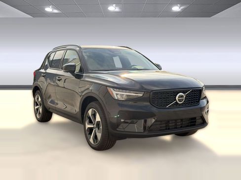 New 2026 Volvo XC40 B4 Plus w/ Protection Package Premier image 7