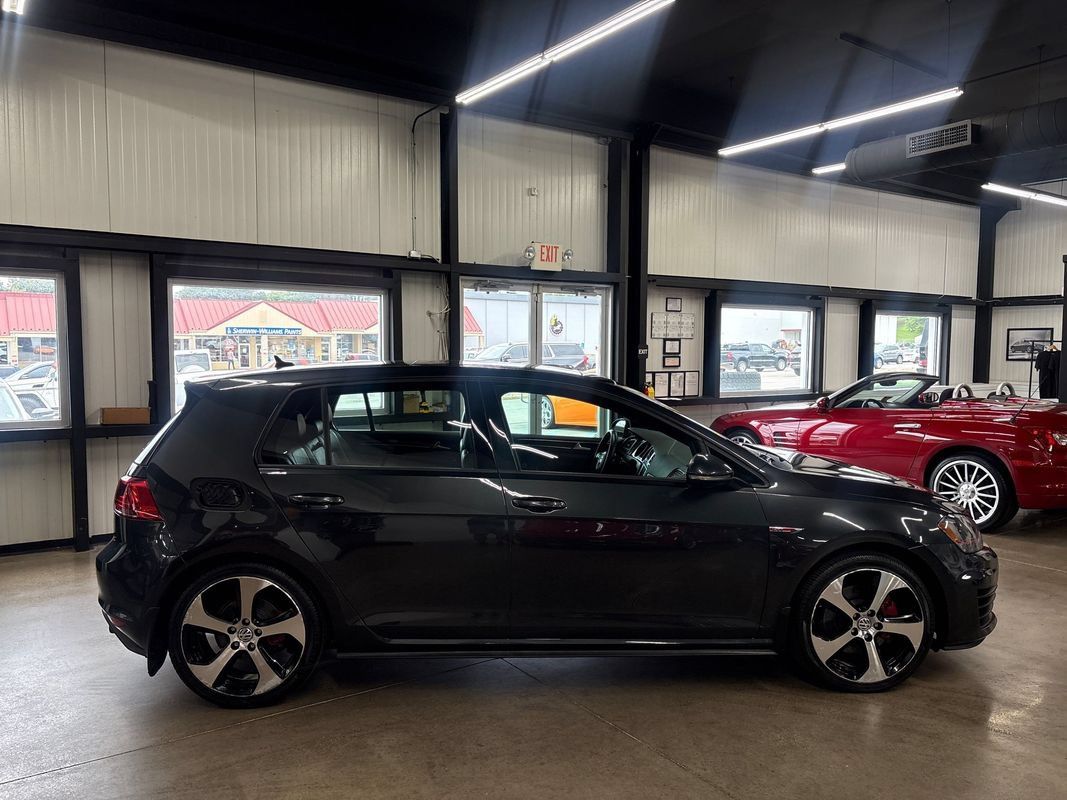 Used 2016 Volkswagen GTI SE w/ Lighting Package (SEL) FWD image 12