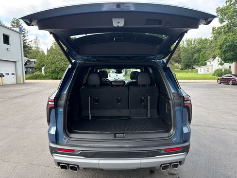 Used 2025 Chevrolet Traverse Z71 w/ Enhanced Driving Package AWD/4WD image 17