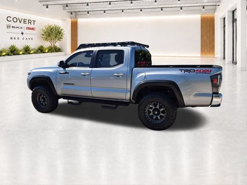 Used 2019 Toyota Tacoma TRD Off-Road AWD/4WD image 7
