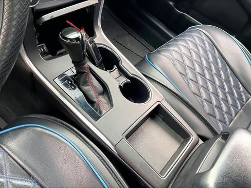 Used 2017 Toyota Camry SE image 16