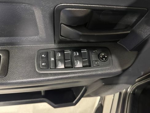 Used 2015 RAM 1500 Express RWD image 17