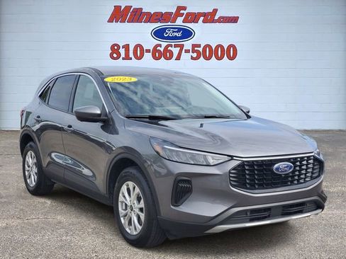 Used 2023 Ford Escape Active w/ Tech Pack #2 AWD/4WD image 2