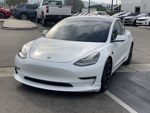 Used 2019 Tesla Model 3 Standard Range Plus image 1