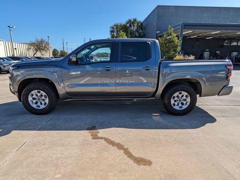 Used 2024 Nissan Frontier SV image 9