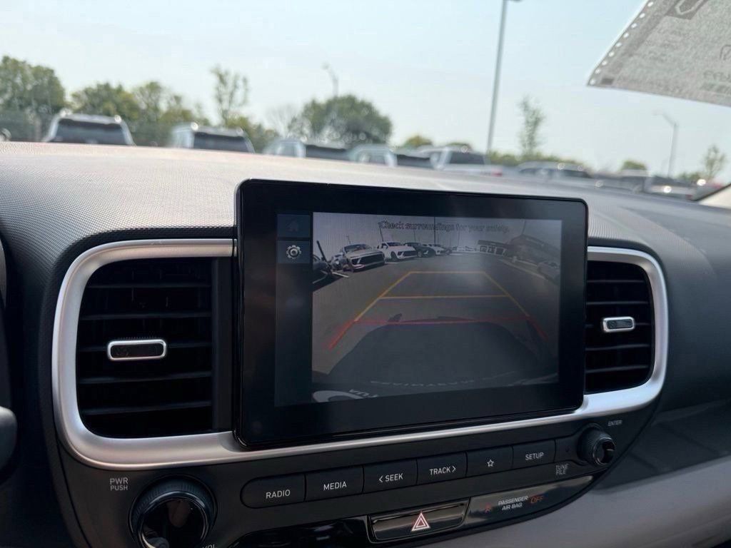 Certified 2024 Hyundai Venue SEL FWD image 17