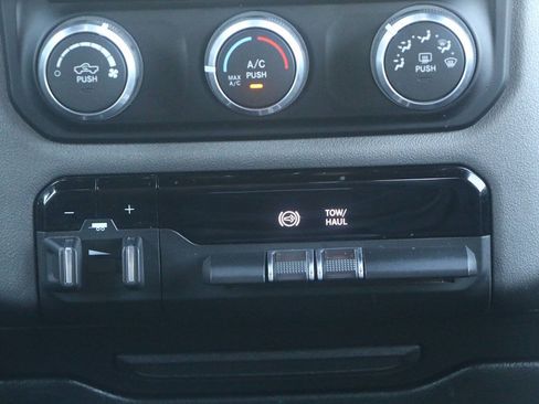 Used 2022 RAM 3500 Big Horn AWD/4WD image 24