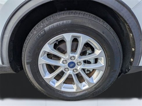 Used 2020 Ford Escape SE image 11