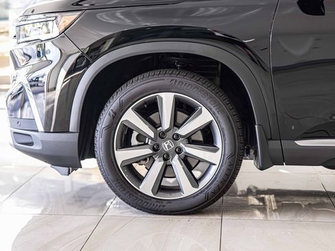 Used 2025 Honda Pilot Elite image 8