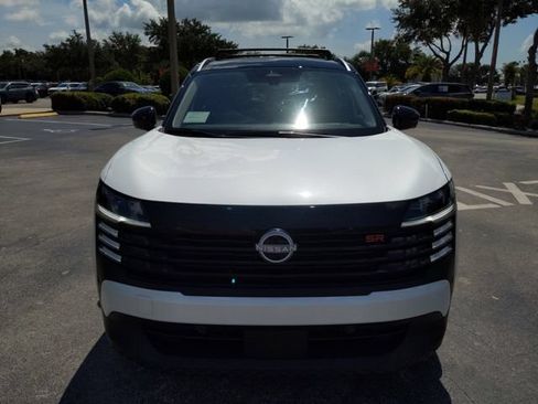 Certified 2025 Nissan Kicks SR FWD image 11