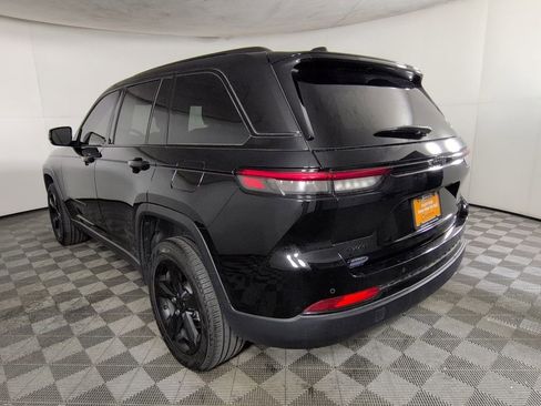 Certified 2024 Jeep Grand Cherokee Limited w/ Black Appearance Package AWD/4WD image 8