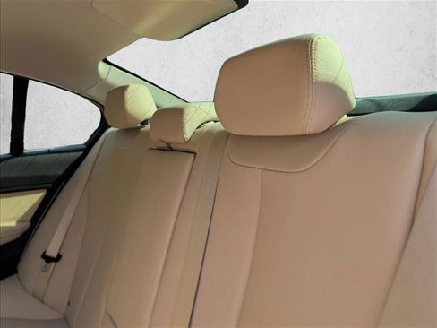 Used 2017 BMW 320i Sedan RWD image 16