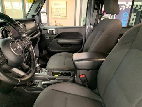 Used 2023 Jeep Wrangler Unlimited w/ Cold Weather Group AWD/4WD image 8