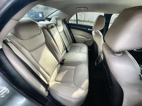 Used 2018 Chrysler 300 Touring L image 26