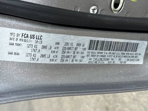 Used 2020 Jeep Cherokee Latitude FWD image 17