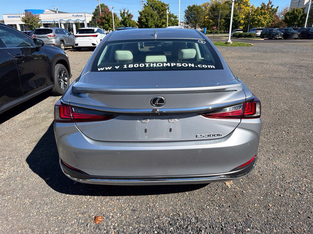 Used 2025 Lexus ES 300h w/ Premium Package FWD image 5