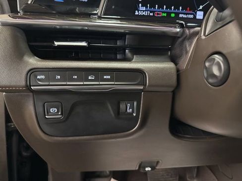 Used 2023 Cadillac Escalade Premium Luxury AWD/4WD image 19