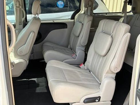 Used 2016 Chrysler Town & Country Touring w/ Driver Convenience Group FWD image 8