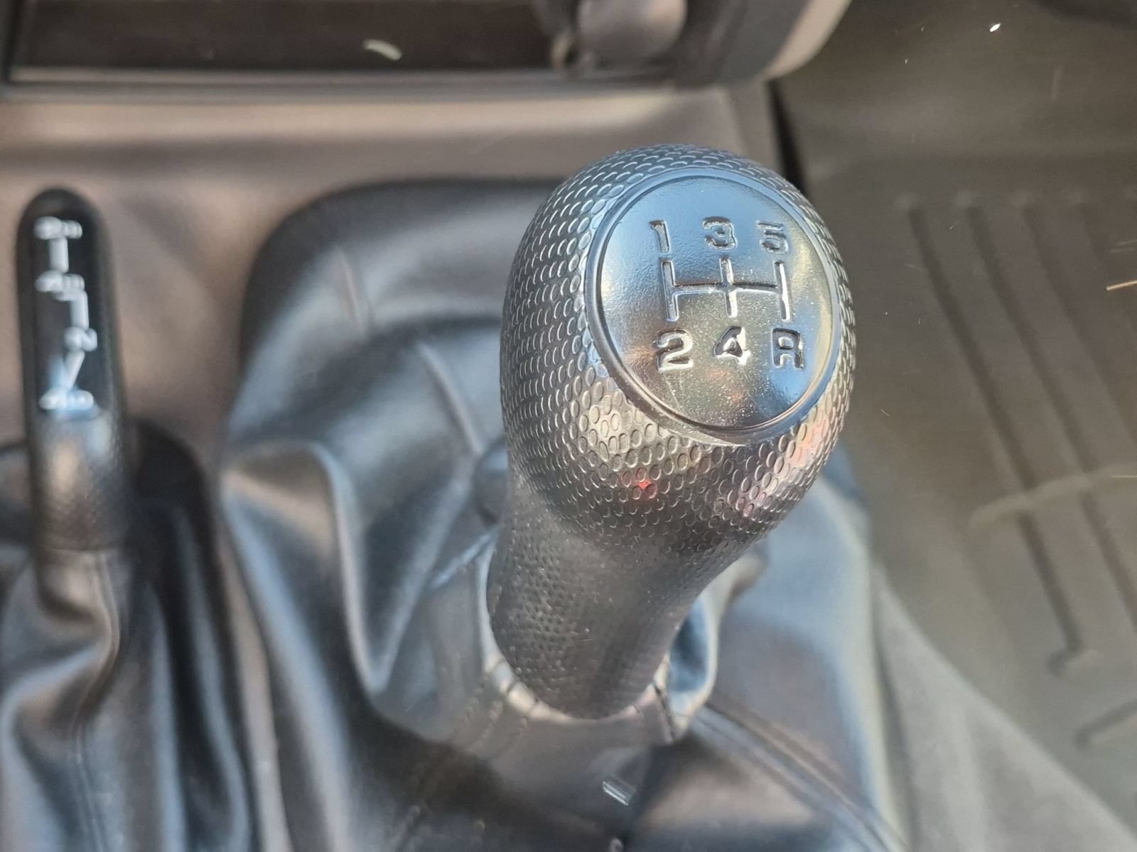 Used 2004 Jeep Liberty Sport w/ PWR Convenience Group AWD/4WD image 25