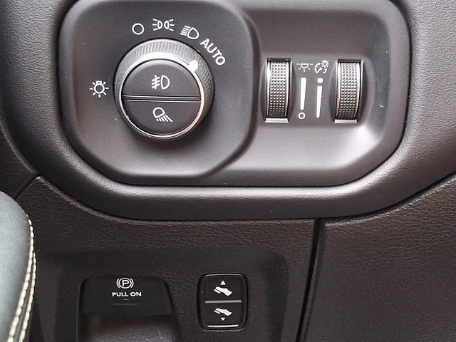 Used 2020 RAM 1500 Limited w/ Black Appearance Package AWD/4WD image 26