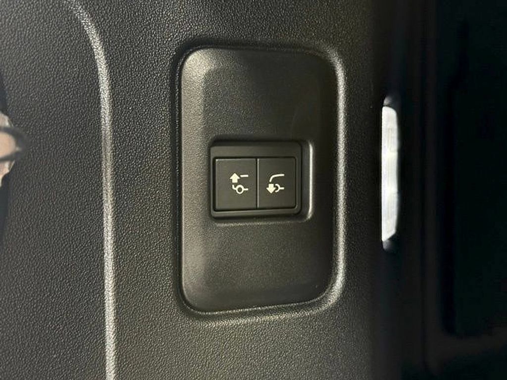 New 2026 Land Rover Defender 110 AWD/4WD image 21