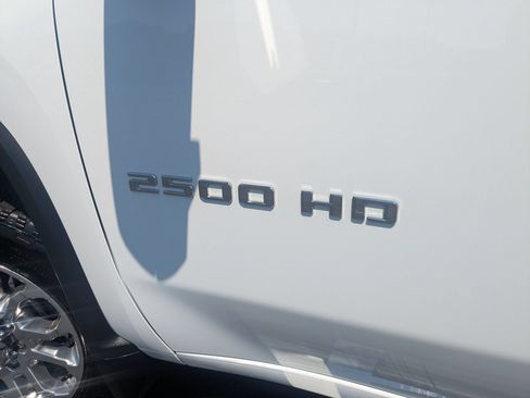 Used 2025 Chevrolet Silverado 2500 LTZ w/ LTZ Premium Package AWD/4WD image 31
