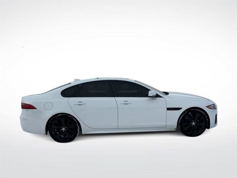 Used 2022 Jaguar XF R-Dynamic SE image 9