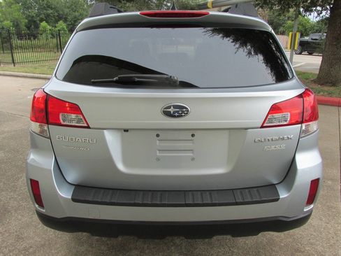 Used 2014 Subaru Outback 2.5i Premium w/ Moonroof Package image 6