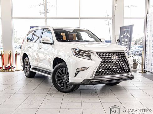 Used 2020 Lexus GX 460 Luxury w/ Luxury Sport Package AWD/4WD image 3