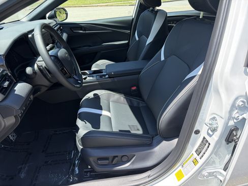 Used 2026 Toyota Camry SE w/ Convenience Package FWD image 9
