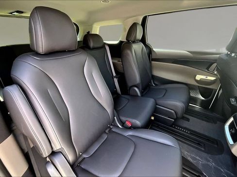 New 2026 Kia Carnival LXS FWD image 10