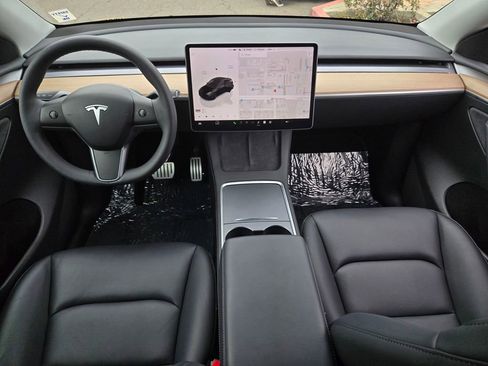 Used 2024 Tesla Model Y Performance image 14