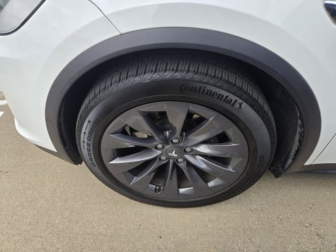 Used 2018 Tesla Model X 75D image 10