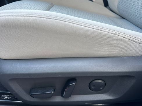 Used 2023 Nissan Rogue SV FWD image 15