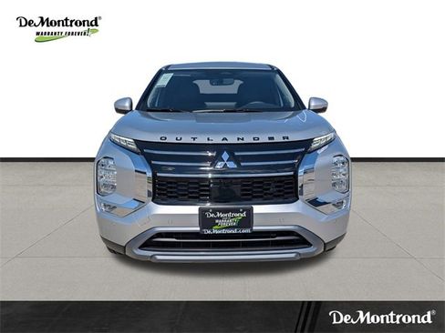 New 2025 Mitsubishi Outlander SE image 2