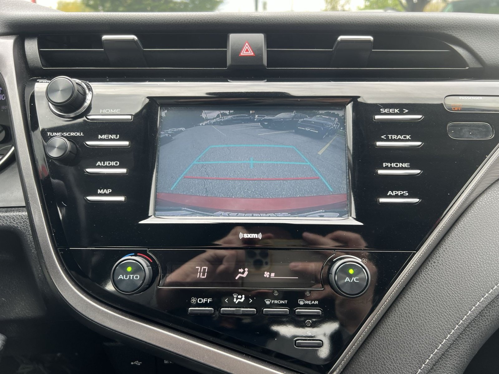 Used 2020 Toyota Camry SE FWD image 19