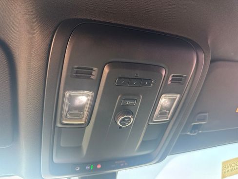Used 2021 Chevrolet Suburban LT AWD/4WD image 15